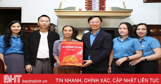 Nearly 4.5 billion VND in Tet gifts for disadvantaged workers in Ha Tinh