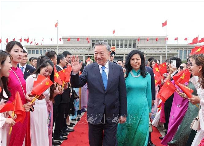 អគ្គលេខាធិកាប្រធានាធិបតី To Lam និងភរិយាបានបញ្ចប់ដោយជោគជ័យនូវដំណើរទស្សនកិច្ចផ្លូវរដ្ឋនៅសាធារណរដ្ឋប្រជាមានិតចិន។