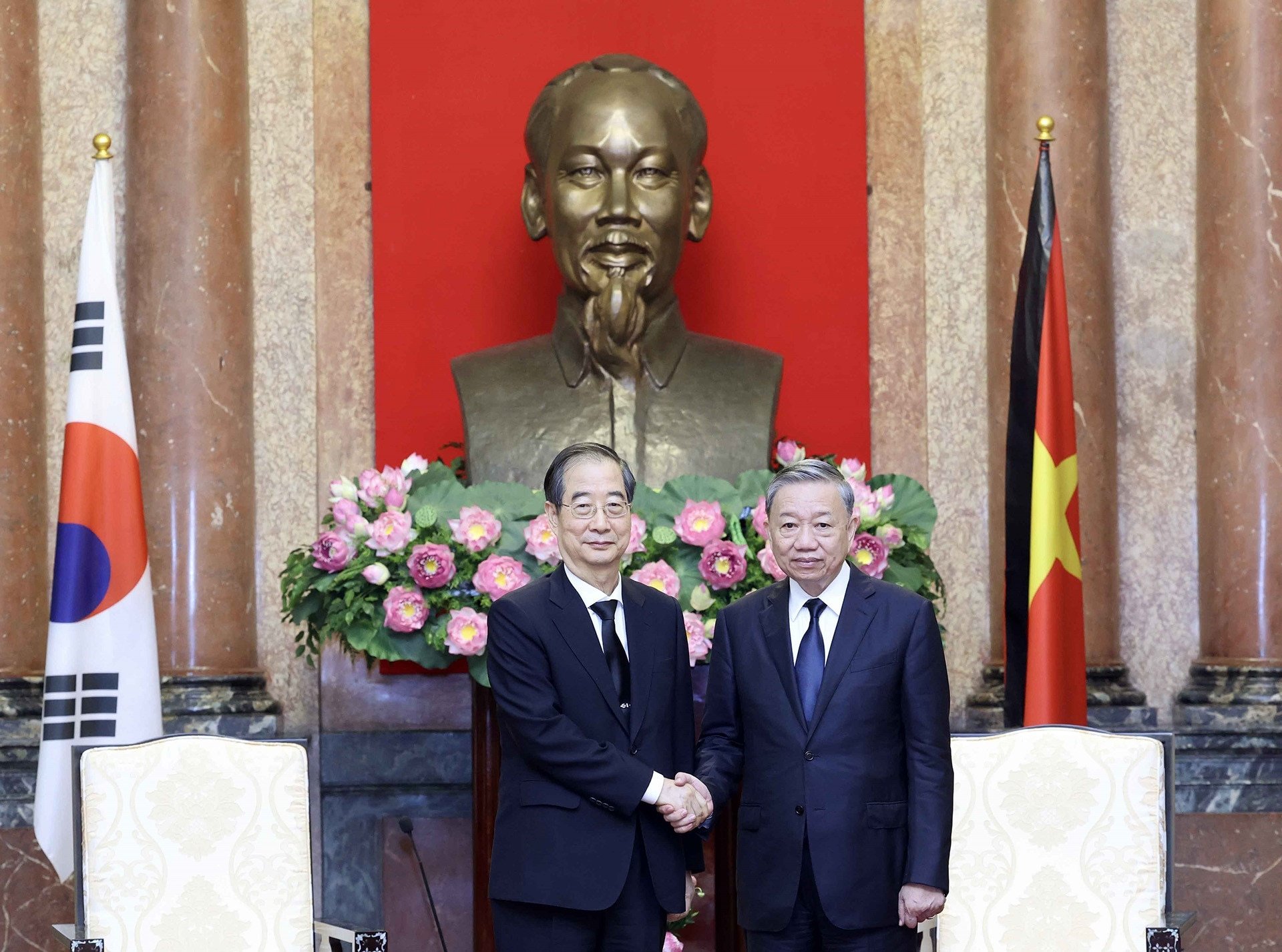 Le Premier ministre sud-coréen partage ses sentiments après sa visite au secrétaire général Nguyen Phu Trong