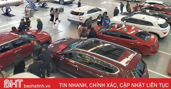 Ha Tinh auto market "heats up" before registration tax returns to 100%