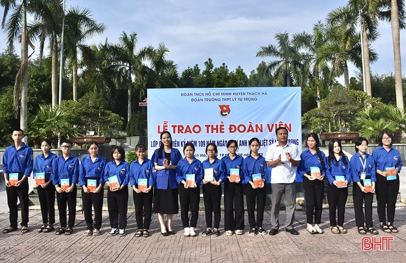 La jeunesse de Ha Tinh célèbre le 109e anniversaire du héros martyr Ly Tu Trong