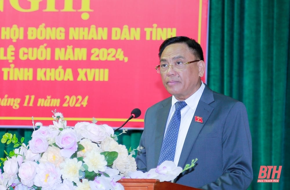 Deputy Secretary of the Provincial Party Committee Trinh Tuan Sinh met with voters of Sam Son City