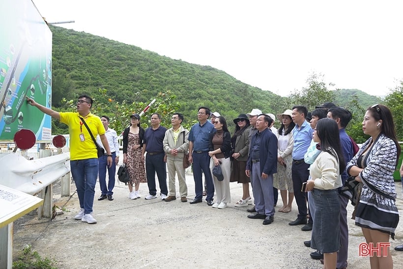 하띤성, 푸옌성과 빈딘성을 방문해 관광모델을 배우다