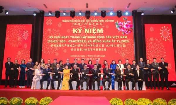 Dongxing City, Fangcheng District (China) visited and congratulated Mong Cai City (Vietnam) on the occasion of the 95th anniversary of the founding of the Communist Party of Vietnam and the Spring Festival of At Ty 2025.