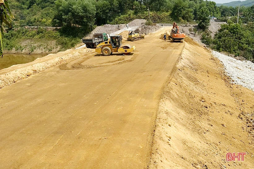 Accélération de l'avancement des projets dans le district montagneux de Vu Quang