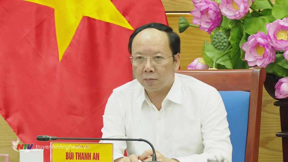 Der stellvertretende Vorsitzende des Volkskomitees der Provinz, Bui Thanh An, leitete die Konferenz an der Nghe An-Brücke.