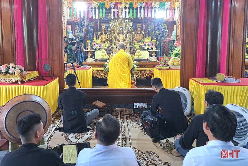 Otorgamiento del certificado de espacio cultural espiritual al Templo Tran en Ha Tinh