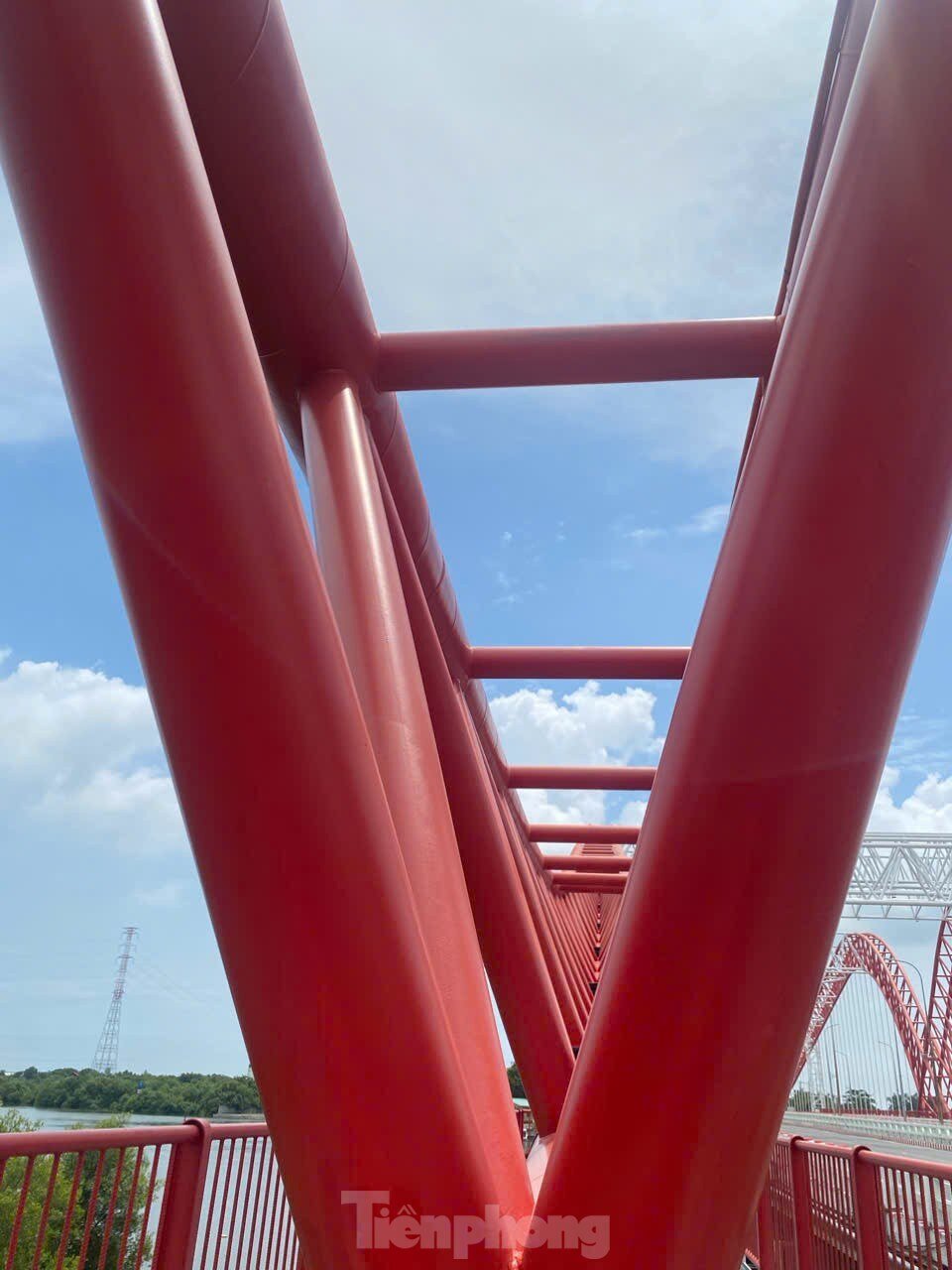 Close-up of the bridge shaped like a seagull spreading its wings in Ba Ria - Vung Tau photo 10