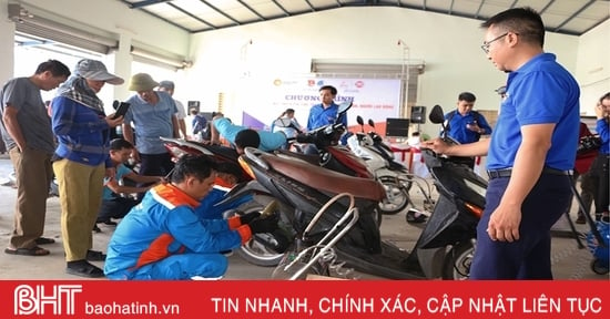 Thay dầu xe máy miễn phí cho 1.500 thanh niên công nhân, người lao động