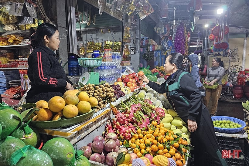 Người dân mua sắm lễ tiễn ông Công, ông Táo về trời