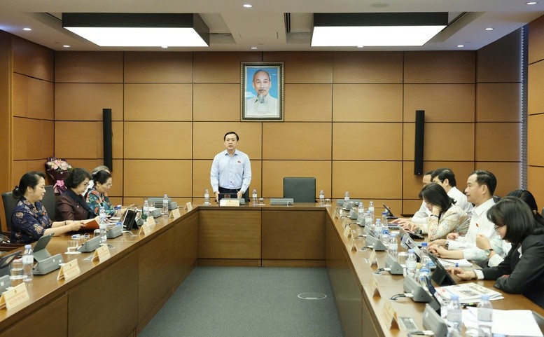 国会第2グループの議員らが特別消費税法案（改正案）について議論 - 写真：VGP/DH