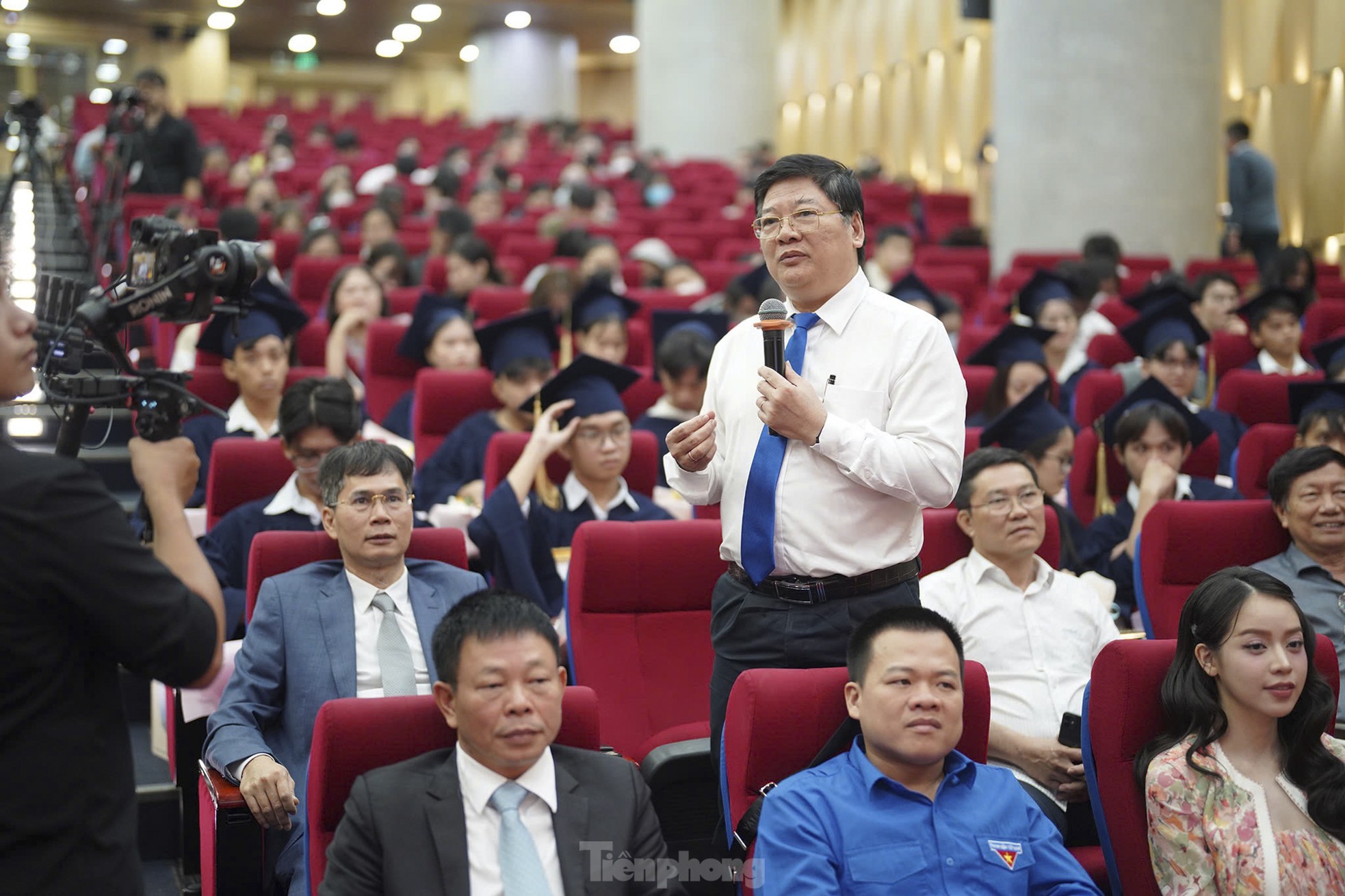 Toàn cảnh lễ trao học bổng Nâng bước Thủ khoa 2024 ảnh 14