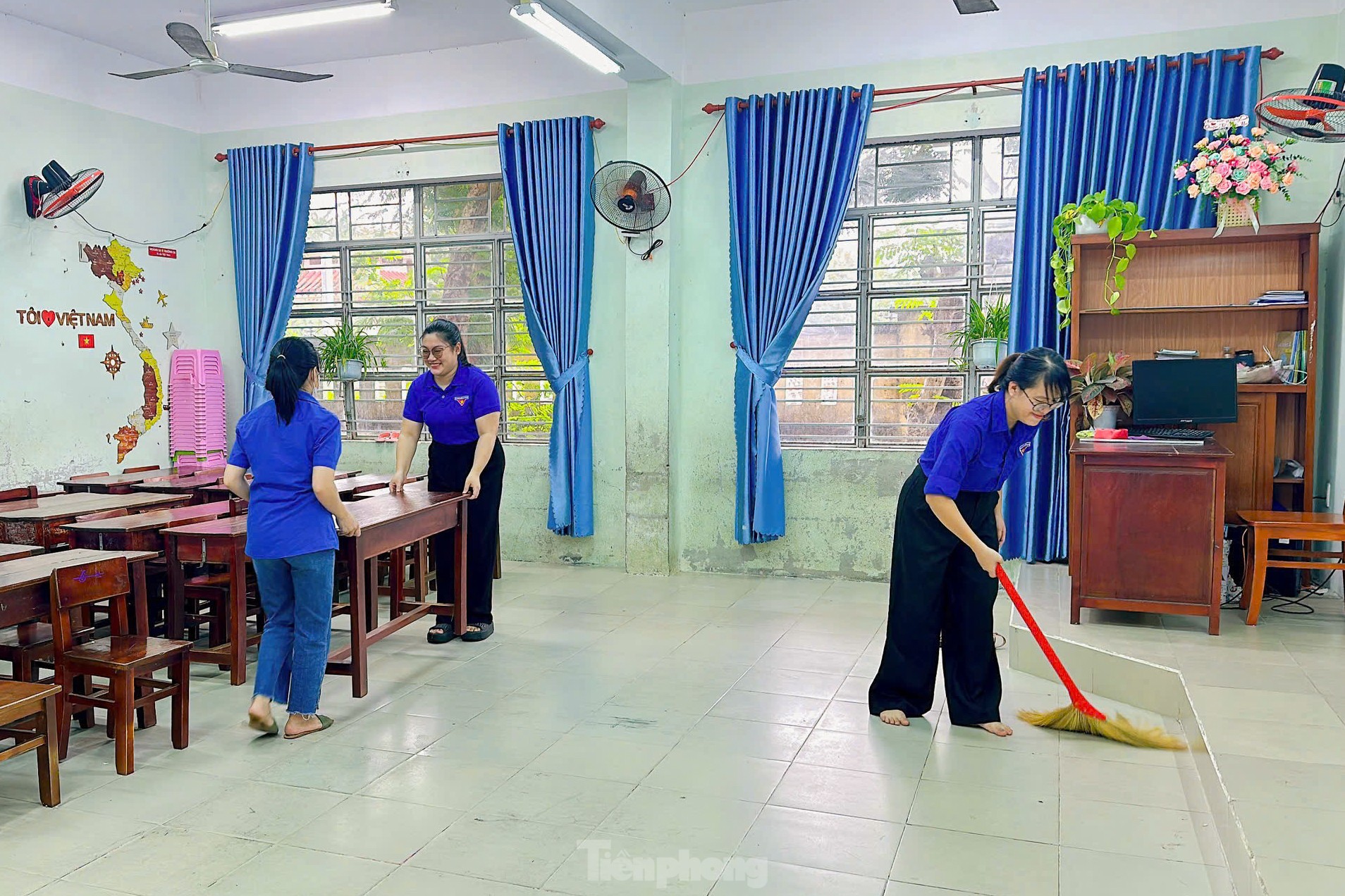 Da Nang aktiviert ein Freiwilligenteam, um Menschen bei der Vorbeugung des Sturms Tra Mi zu helfen. Foto 8