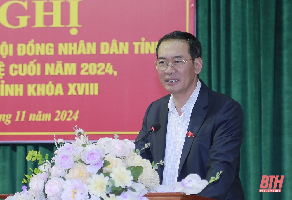 Deputy Secretary of the Provincial Party Committee Trinh Tuan Sinh met with voters of Sam Son City