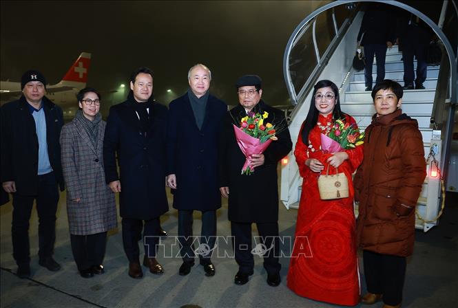 Le Premier ministre Pham Minh Chinh arrive en Suisse pour participer à la 55e conférence du Forum économique mondial de Davos