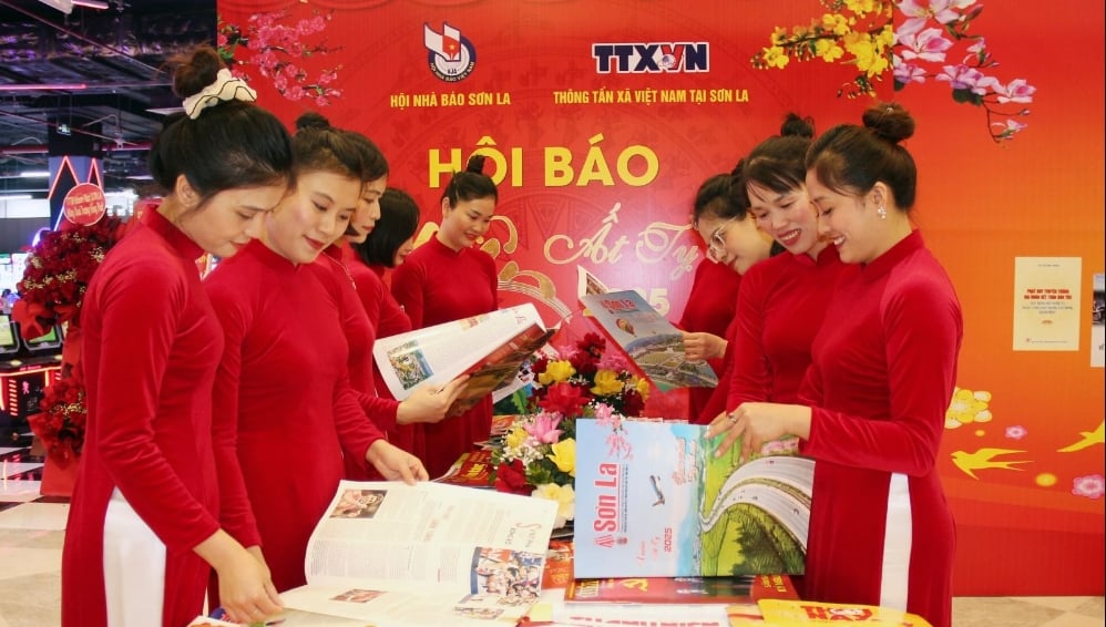 son la trung bay hon 400 an pham bao xuan at ty 2025 cua cac co quan bao chi hinh 1