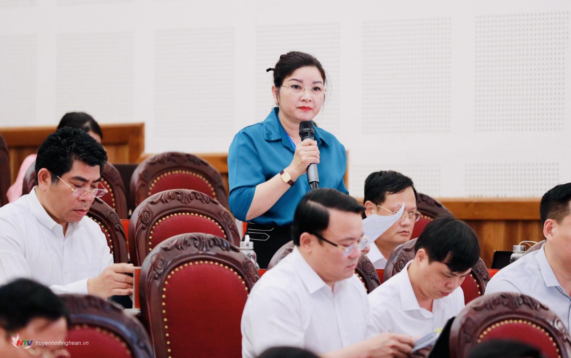 Director of the Department of Health Nguyen Thi Hong Hoa further clarified the content of the delegate's questions.