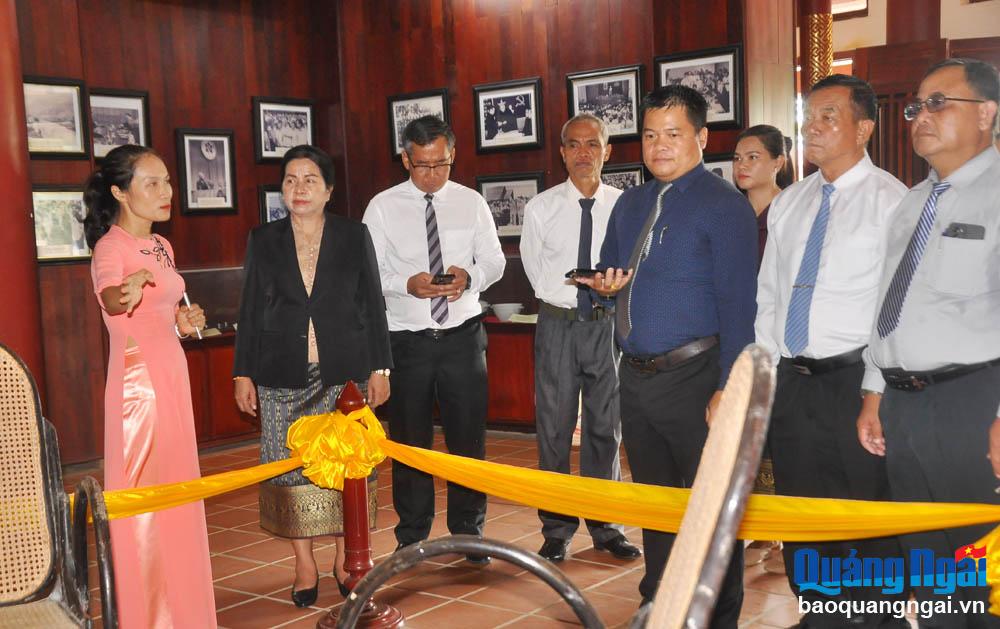 La délégation de la province de Champassak a visité le site commémoratif du Premier ministre Pham Van Dong.