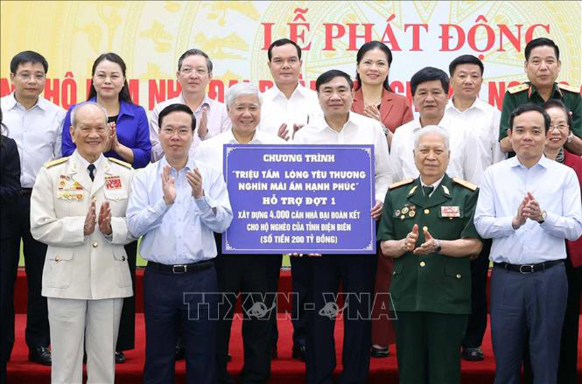 จังหวัดห่าติ๋ญสนับสนุนเงินกว่า 2 พันล้านดองเพื่อสร้างบ้านให้กับครัวเรือนที่ยากจนในจังหวัดทางตะวันตกเฉียงเหนือ