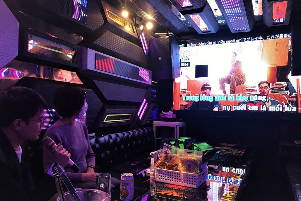 Karaoke từ lâu đã trở thành một phần đời sống Việt Nam - Ảnh: KokoroVJ