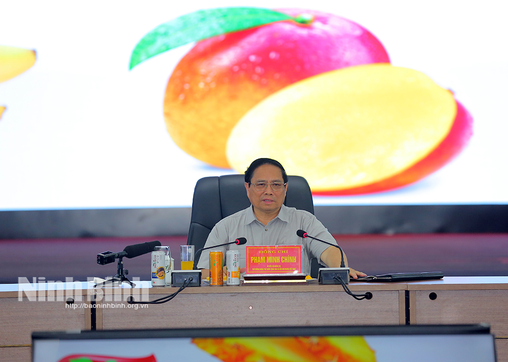 Premierminister Pham Minh Chinh besucht und fördert die Produktion bei der Dong Giao Food Export Joint Stock Company