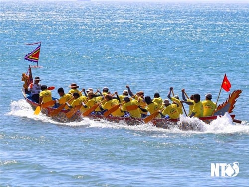 Highlights of the Dragon Boat Racing Festival of coastal fishermen