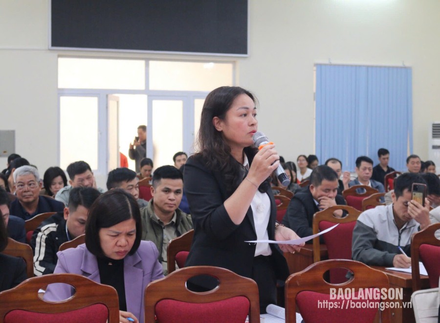 Les dirigeants du Département de l'agriculture et du développement rural du district de Binh Gia ont pris la parole lors du séminaire.
