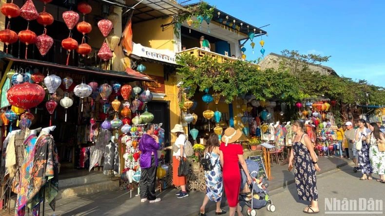 ฮอยอันเป็นหนึ่งในเมืองที่เก่าแก่และมีสีสันที่สุดในเวียดนาม