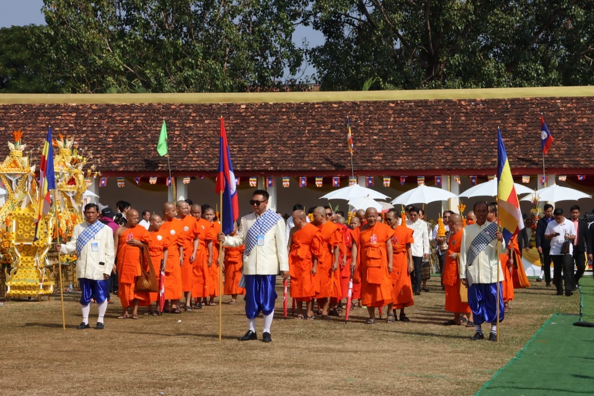 Les Laotiens célèbrent le festival That Luang