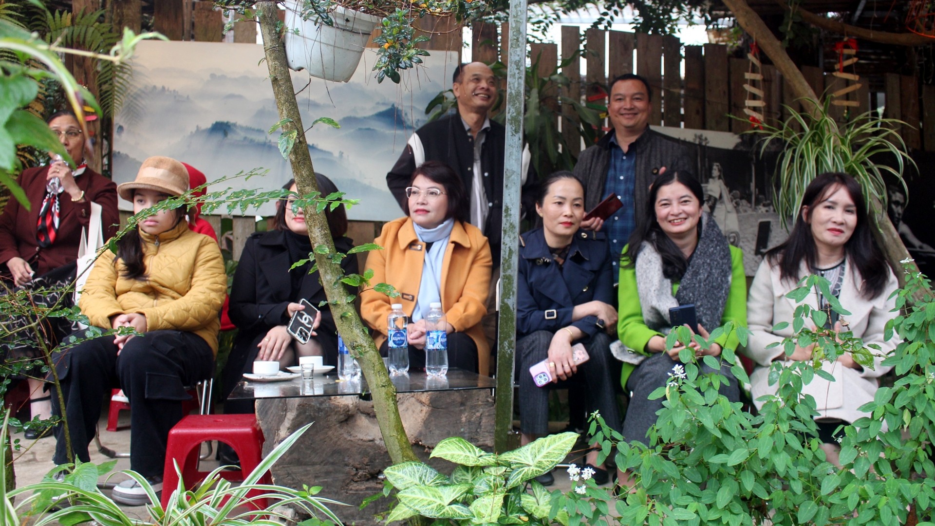 “Knitting spring clothes” in the chilly weather of Dalat photo 2