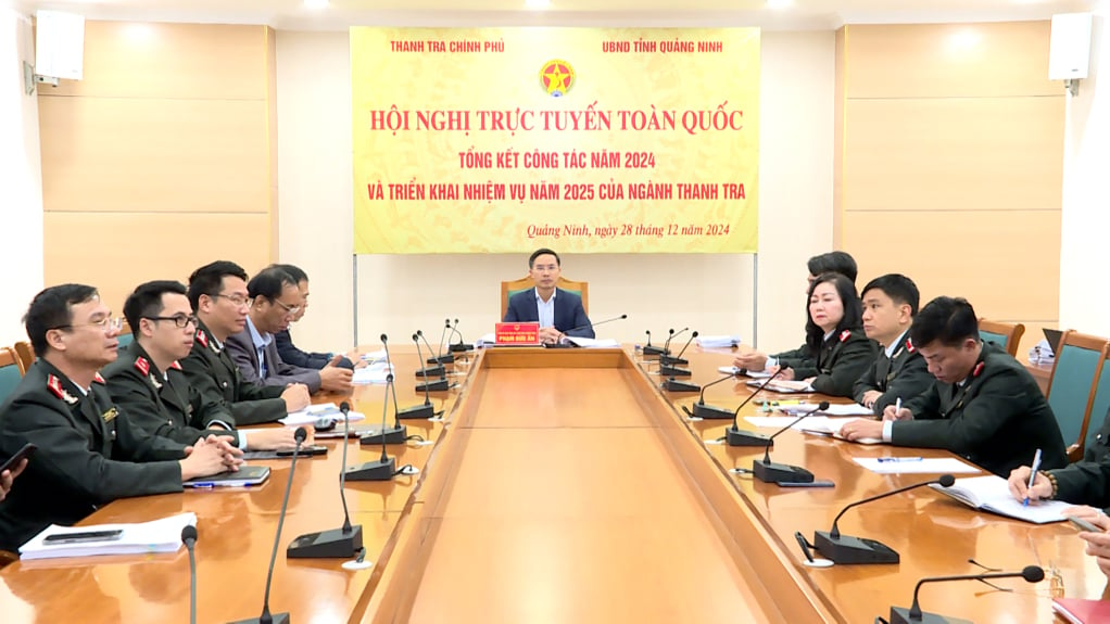 Comrade Pham Duc An, Deputy Secretary of the Provincial Party Committee, Chairman of the Provincial People's Committee and delegates attended the conference at the online bridge in Quang Ninh