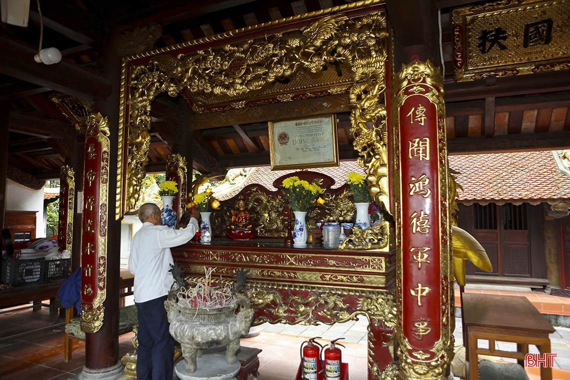 ハティンにある千年の歴史を持つ神聖な寺院を訪問