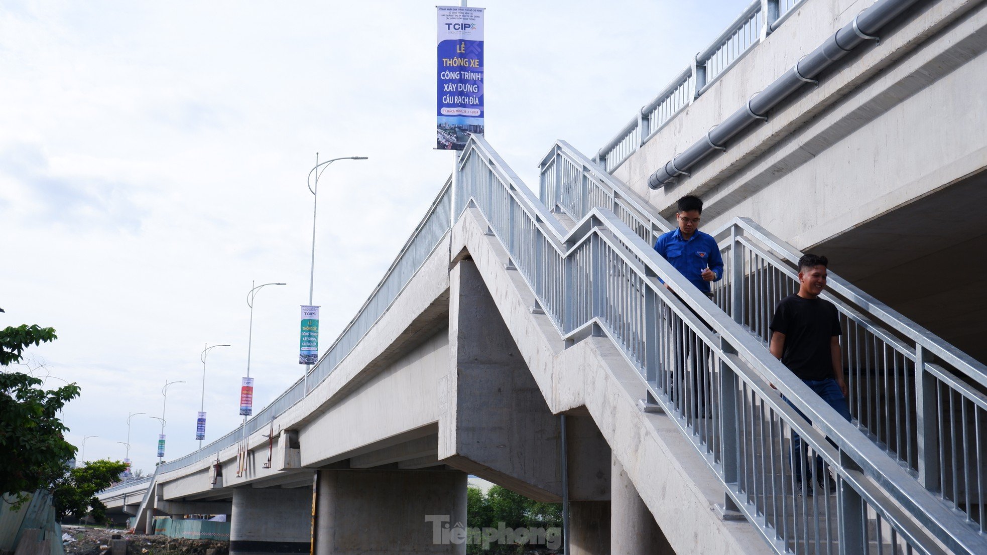 El puente, valorado en más de 500 mil millones de VND, que busca 