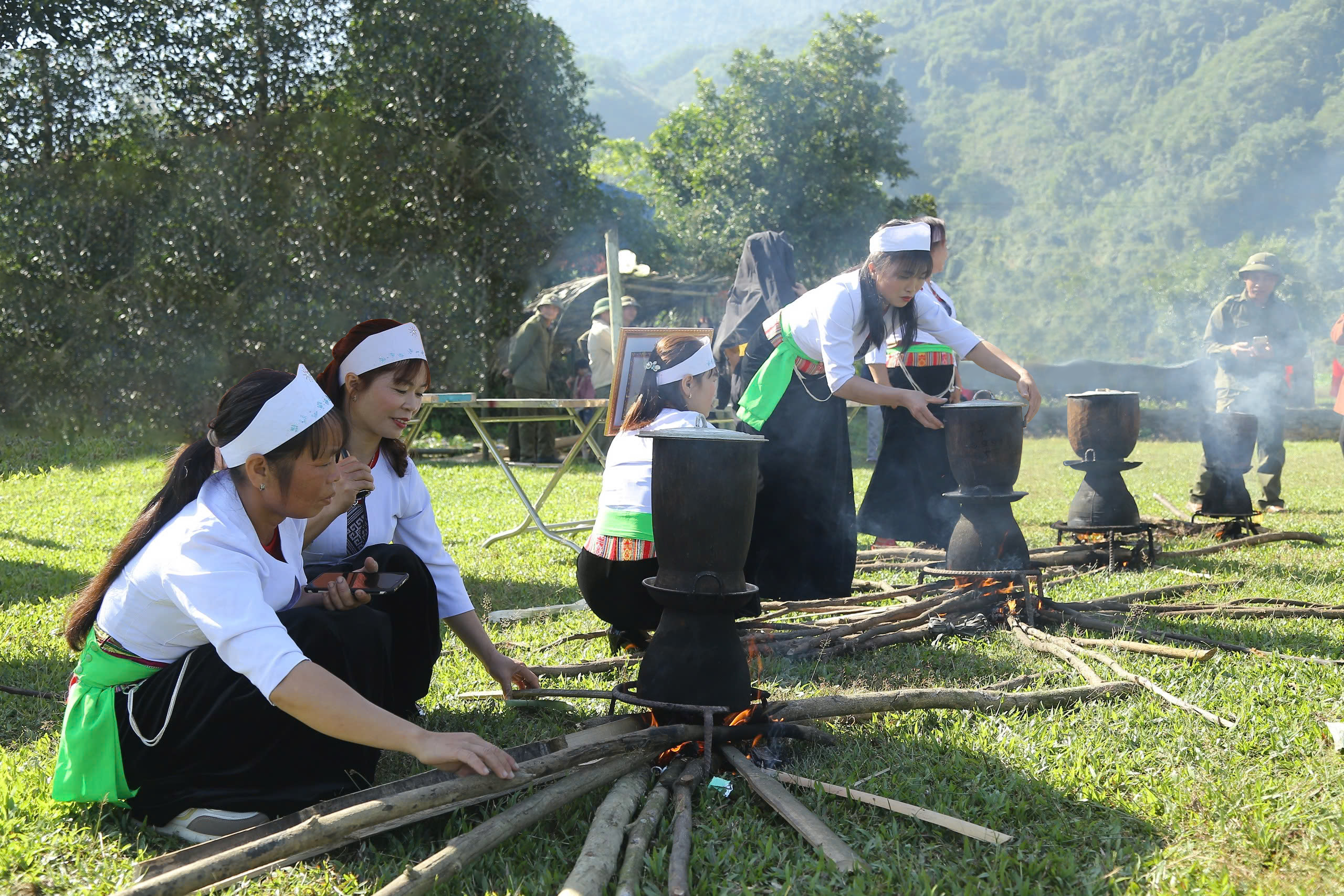 Sắc màu ẩm thực người Mường Mỹ Lung