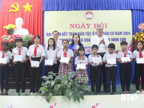 Ngày hội Đại đoàn kết toàn dân tộc ở liên khu dân cư xã Hoà Sơn