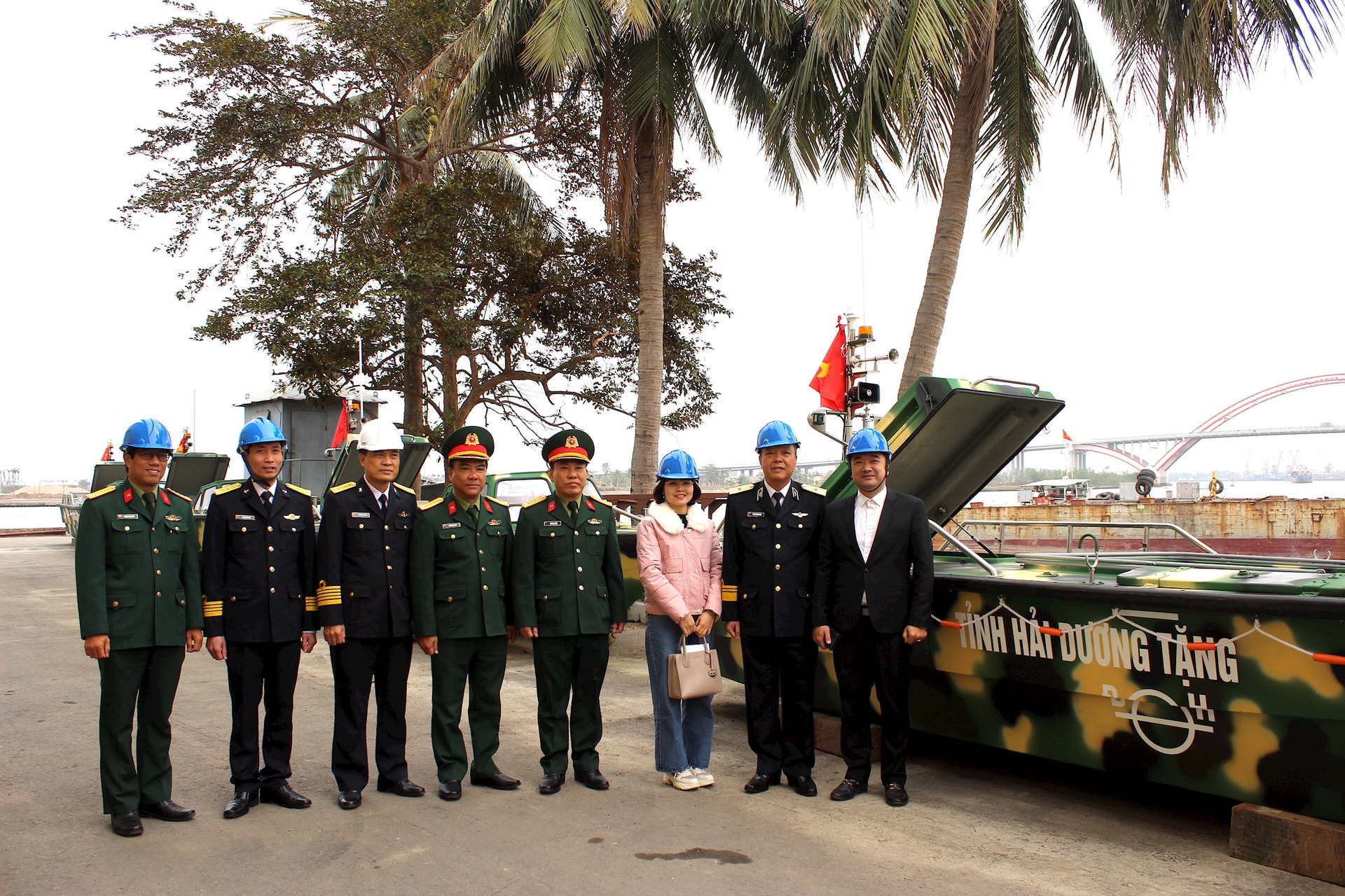 Hai Duong presents the Navy with a boat worth 3.5 billion VND to serve in Truong Sa