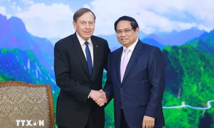 Prime Minister Pham Minh Chinh receives leader of Kohlberg Kravis Roberts Investment Fund