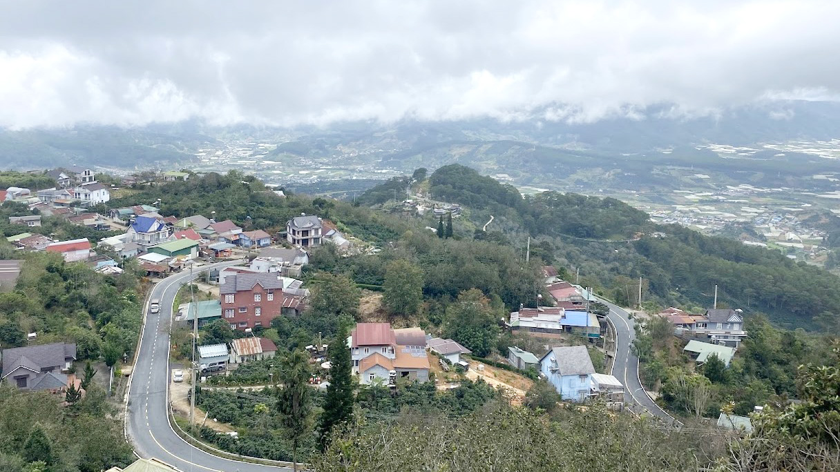 Vista de 360 grados desde el sitio turístico agrícola del jardín de rosas de Le Phuc