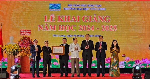 Một trường ĐH dành hơn 9 tỉ đồng khen thưởng và trao học bổng