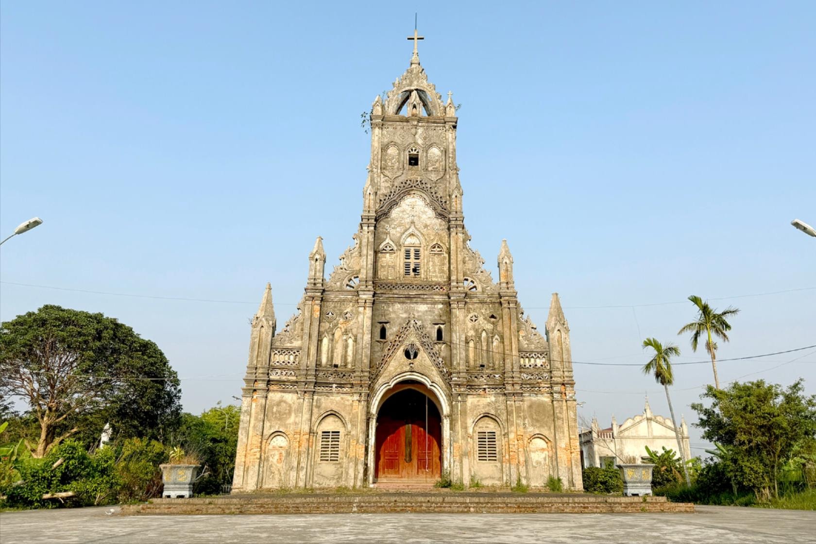 Antigua iglesia de madera tallada de Dong Lam (Tu Ky)