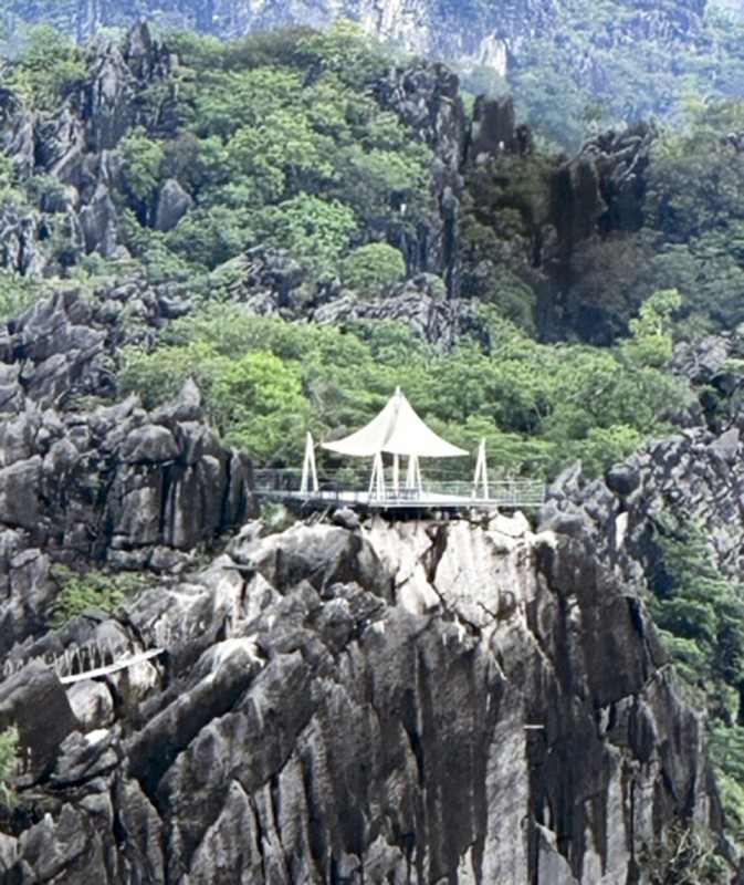 ป่าหินในเขตบอลิคำไซ