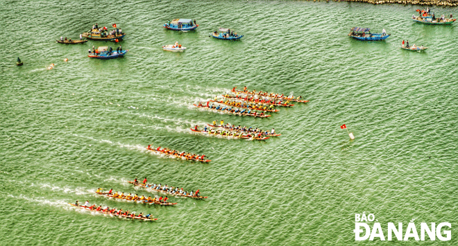 2023年漢江ナイヒエンドン地区ボートレースに参加するチーム。  写真: NHU NGHIA