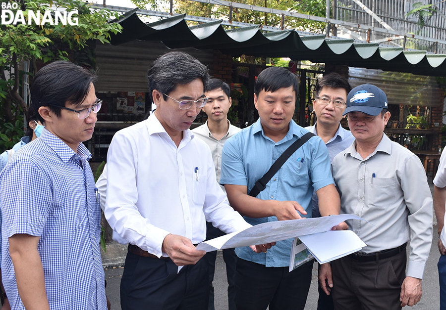 Le vice-président du Comité populaire de la ville, Tran Chi Cuong, a déclaré que nous devrions évaluer la réalité et envisager de mettre en œuvre les prochaines étapes de manière appropriée. Photo : THU HA