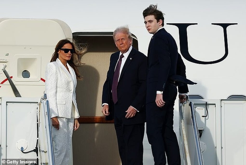 Hình ảnh mới nhất của cậu út Barron Trump và loạt thông tin gây sốt - 1