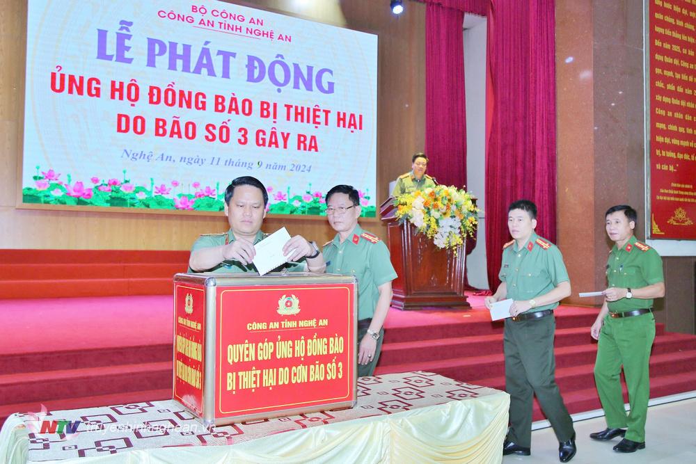 La policía de Nghe An lanzó una campaña para apoyar a las personas afectadas por la tormenta número 3