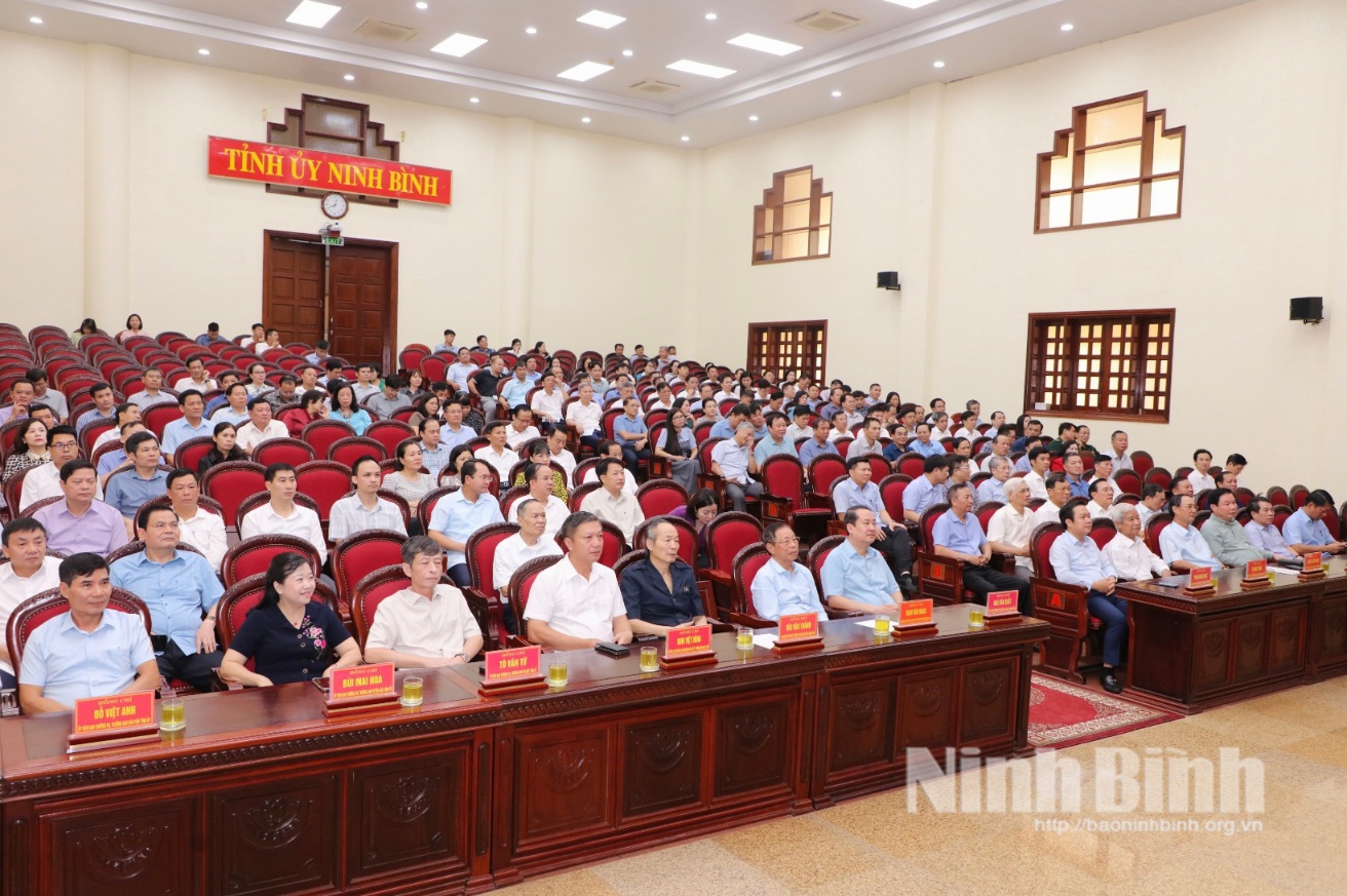 ประชุมระดับชาติเพื่อทำความเข้าใจและปฏิบัติตามมติของการประชุมครั้งที่ 10 ของคณะกรรมการกลางพรรคครั้งที่ 13 อย่างละเอียดถี่ถ้วน