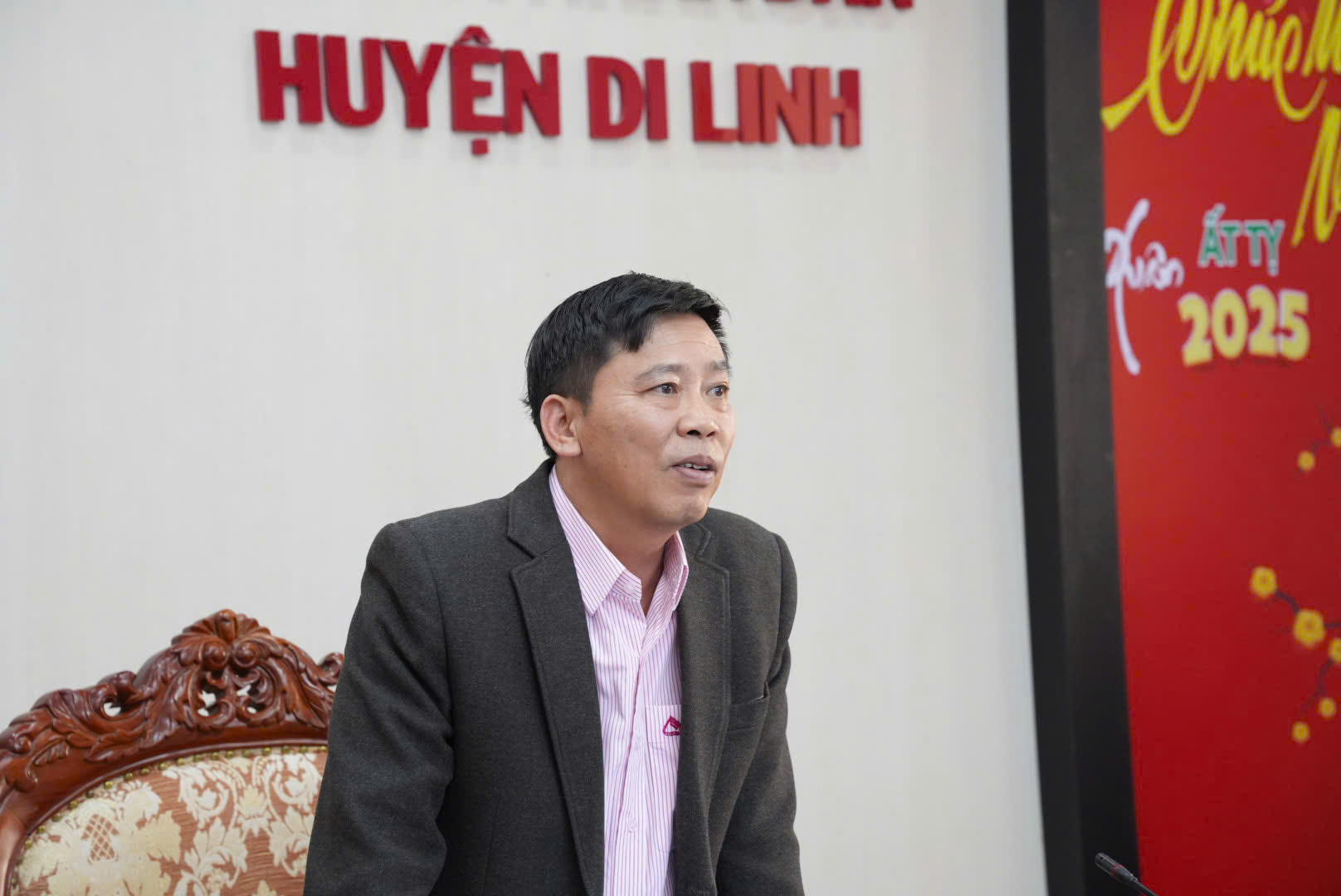 Le vice-président du Comité populaire du district de Di Linh, Tran Nhat Thi, a présidé la conférence.