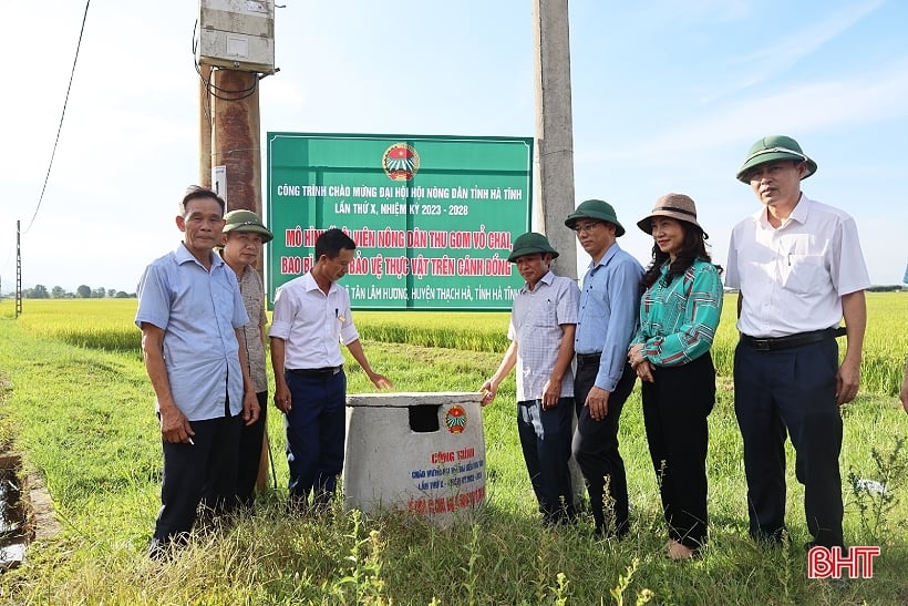 Nông dân Hà Tĩnh ra quân thu gom vỏ chai, bao bì thuốc BVTV