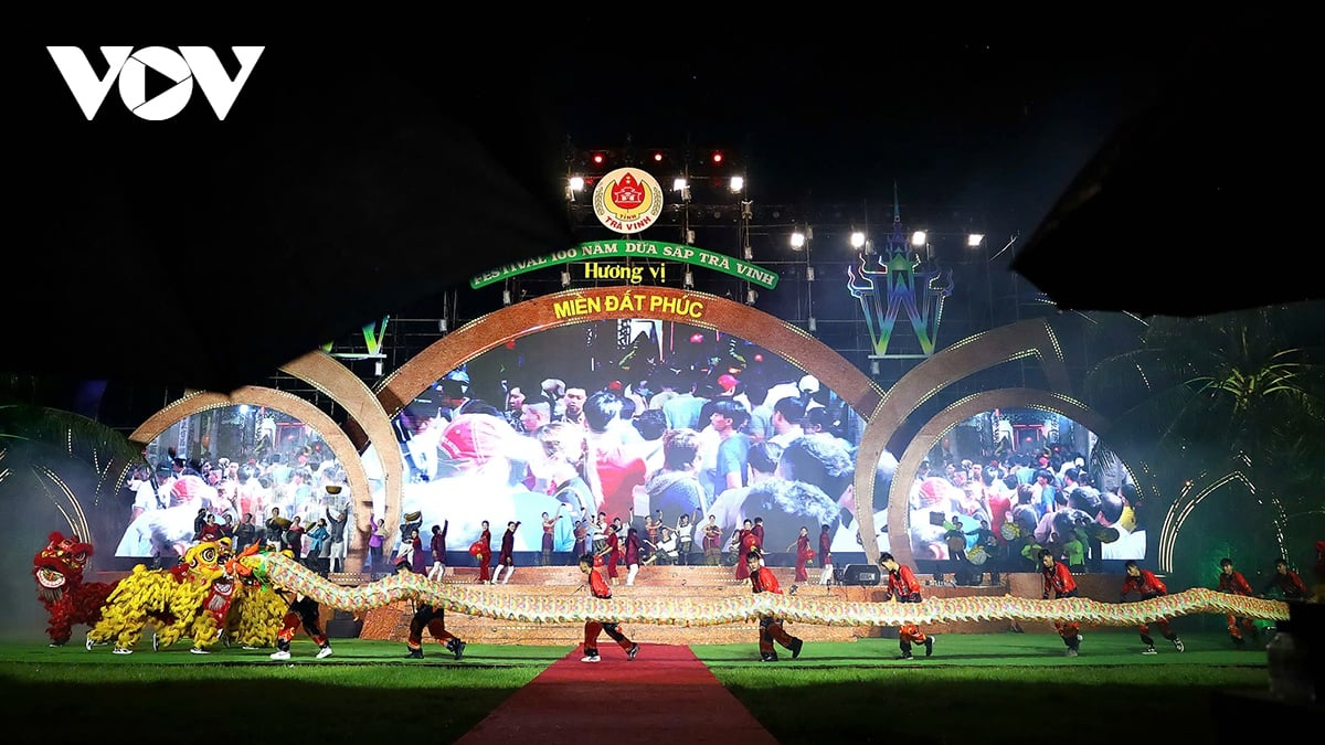 Khai mạc Festival tôn vinh đặc sản Dừa sáp tròn 100 năm “bén duyên” với Trà Vinh