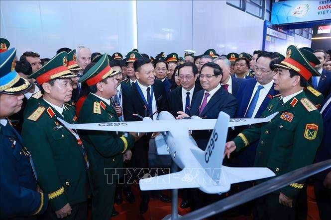 El primer ministro Pham Minh Chinh asiste a la ceremonia inaugural de la Exposición Internacional de Defensa de Vietnam 2024